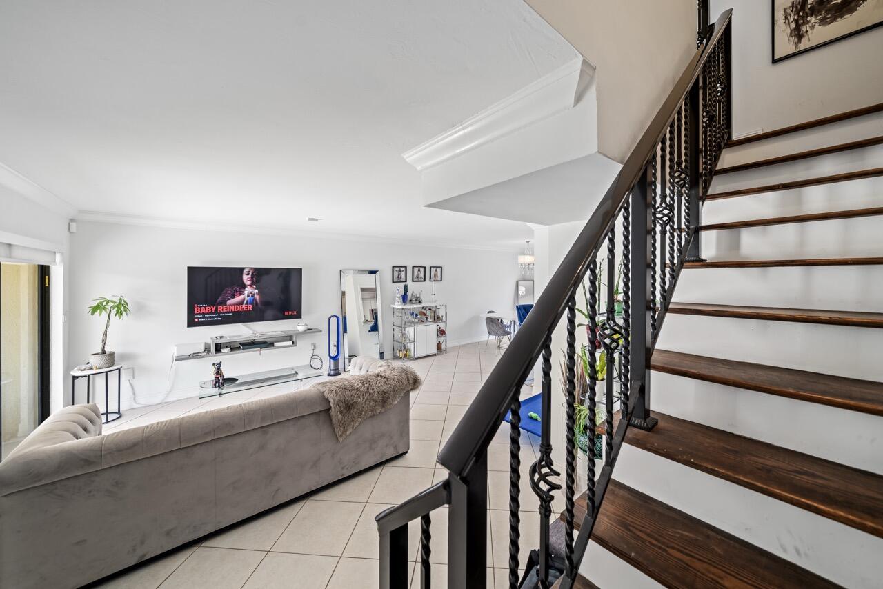 KENDALE LAKES TOWNHOUSE CONDO 2 - Residential Lease