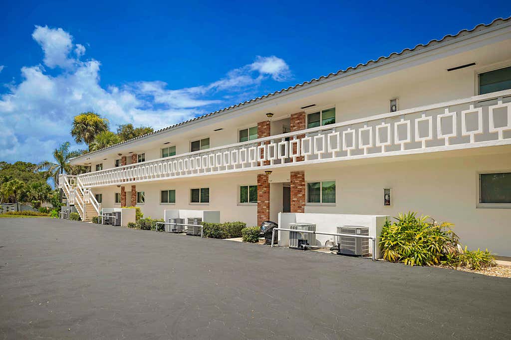 Photo of 331 Tequesta Drive #110, Tequesta, FL 33469 (MLS # B26056506)