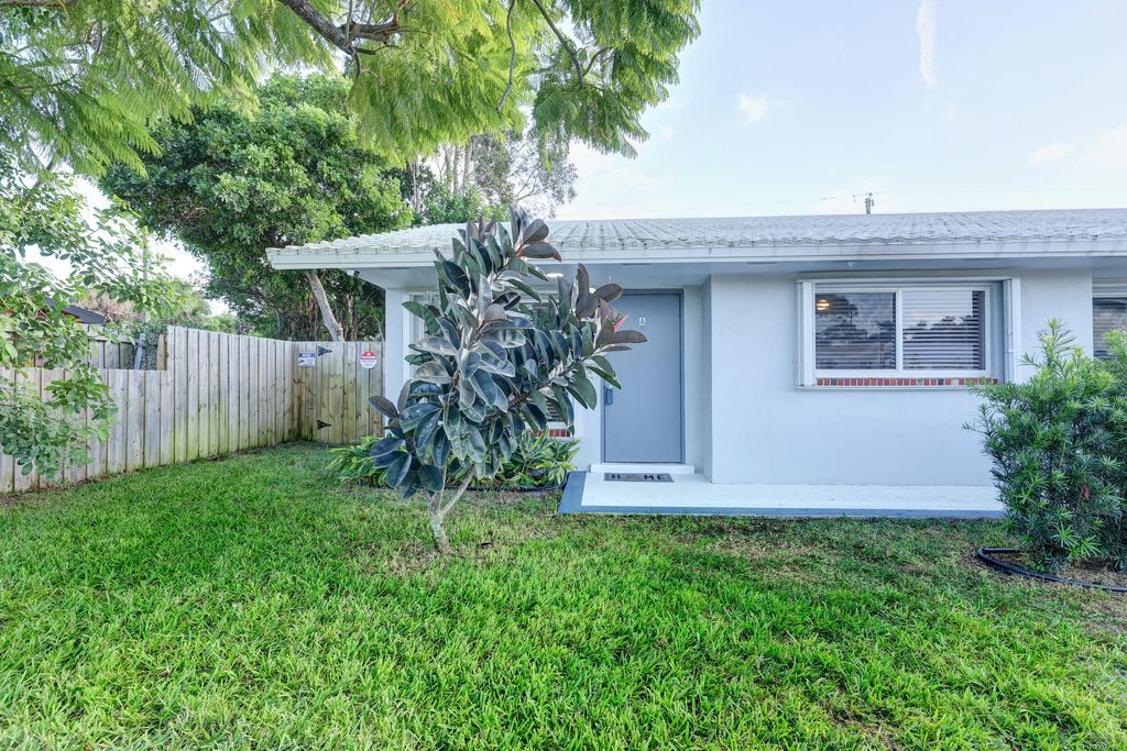 Photo of 947 Fra-mar Place, Fort Pierce, FL 34982 (MLS # B26022881)
