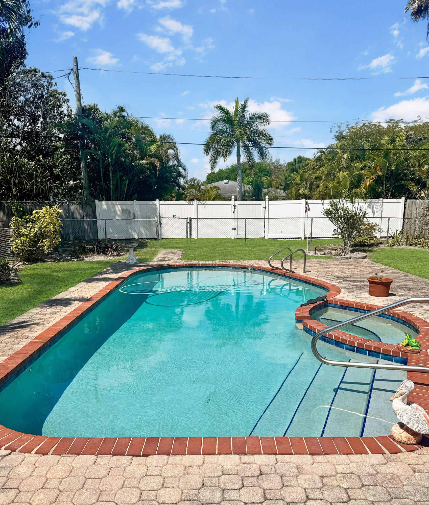 View photos, virtual tours, details... 1205 N Palmway