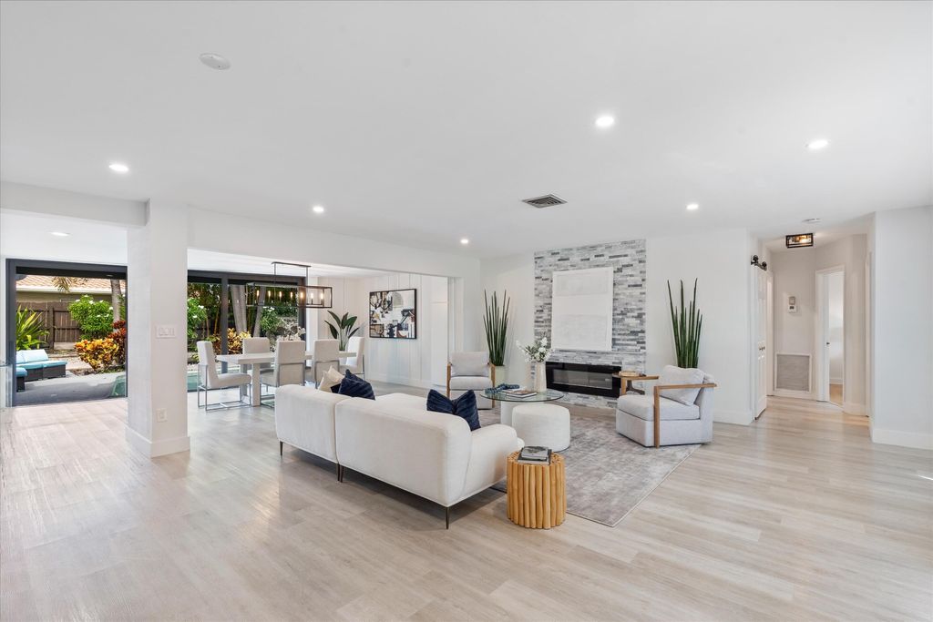 Photo of 901 SW 12th Avenue, Boca Raton, FL 33486 (MLS # R11020693)