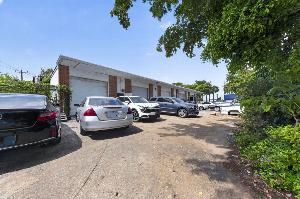 Photo of 824 NE 3rd Street, Boynton Beach, FL (MLS # B26021774)
