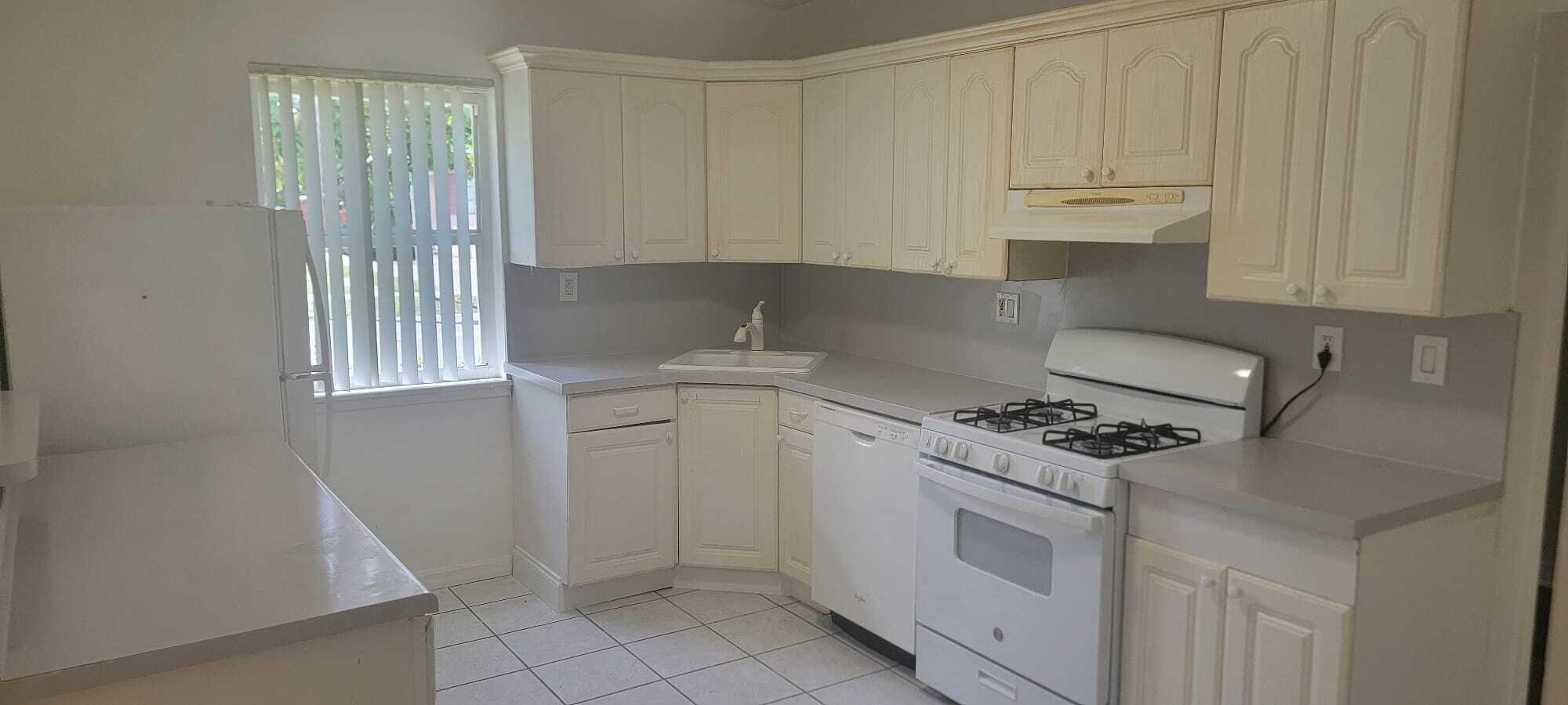 NORTH HOLLYWOOD - Residential Lease