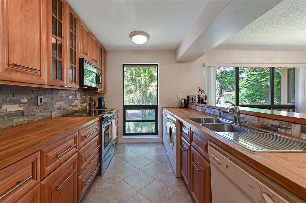 GOLF VILLAS CONDO - Residential