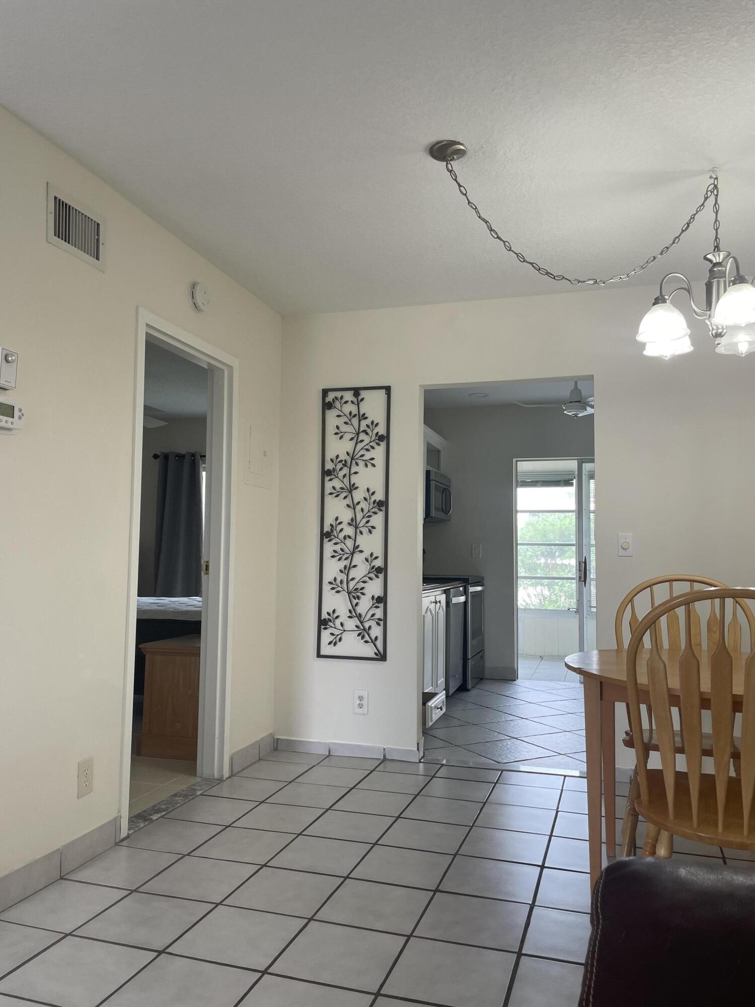 VILLAGES OF ORIOLE ABBEY - Residential Lease