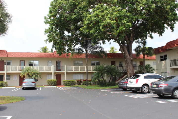 VILLAGES OF ORIOLE ABBEY - Residential Lease