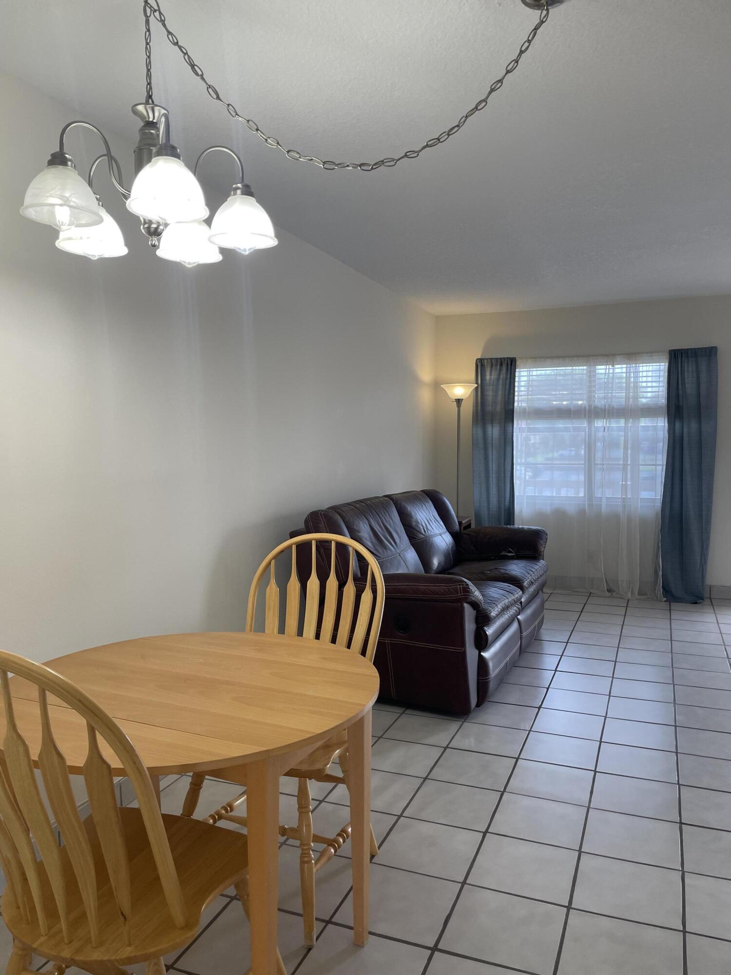 VILLAGES OF ORIOLE ABBEY - Residential Lease