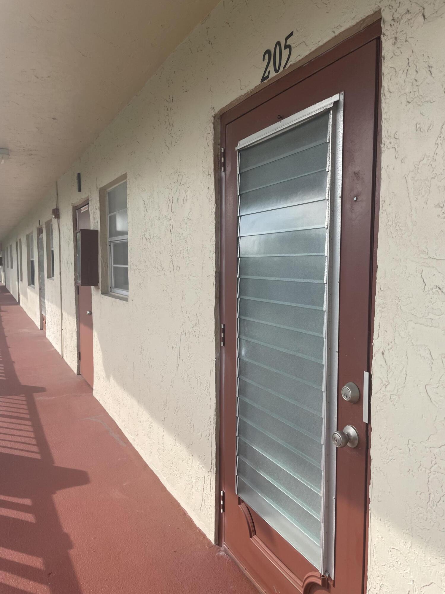 VILLAGES OF ORIOLE ABBEY - Residential Lease