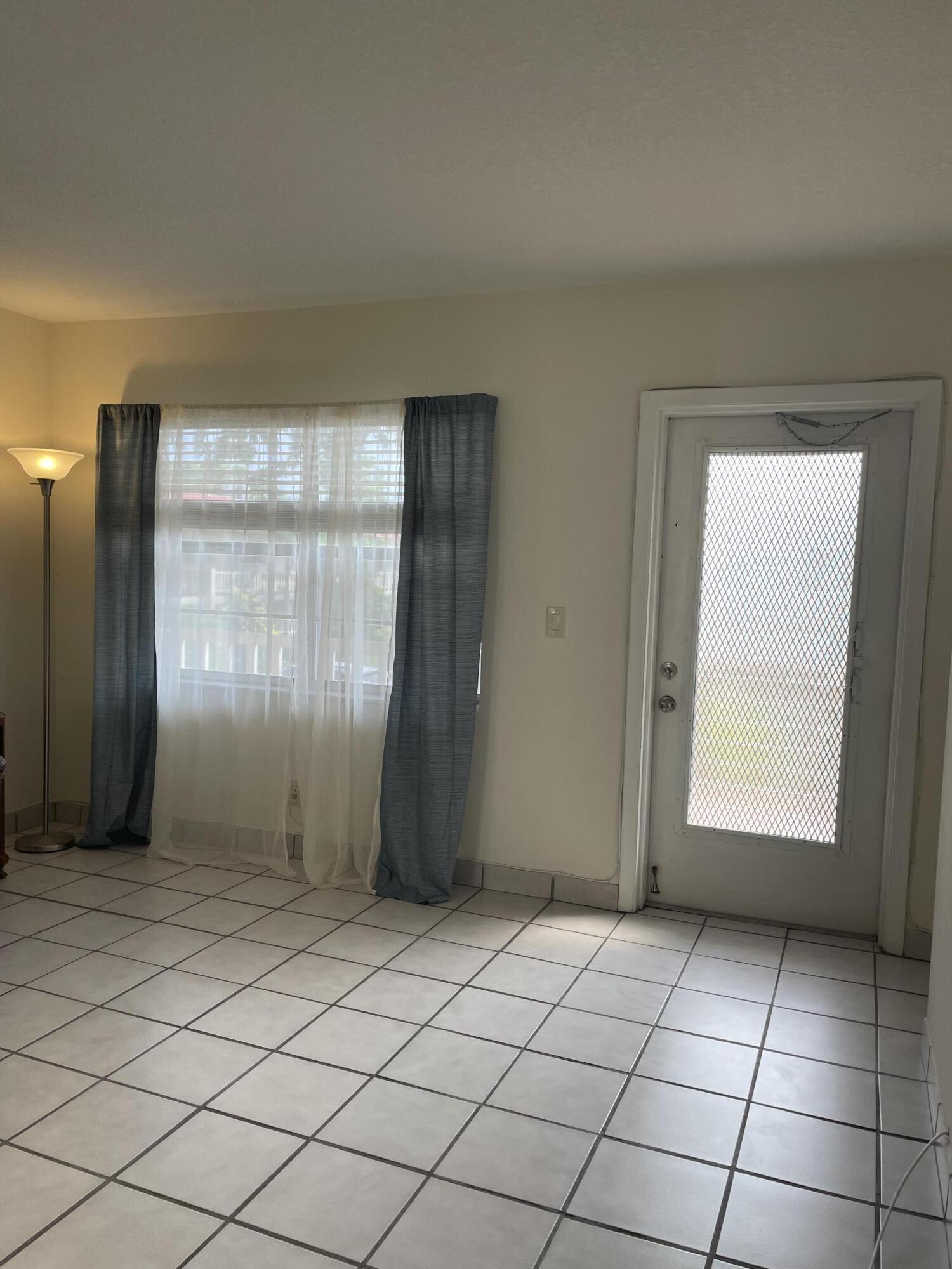 VILLAGES OF ORIOLE ABBEY - Residential Lease