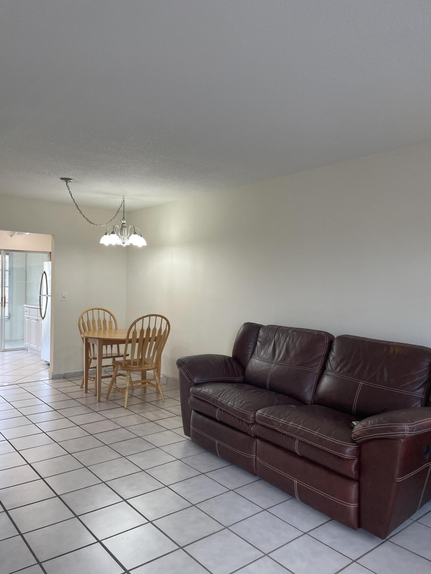 VILLAGES OF ORIOLE ABBEY - Residential Lease