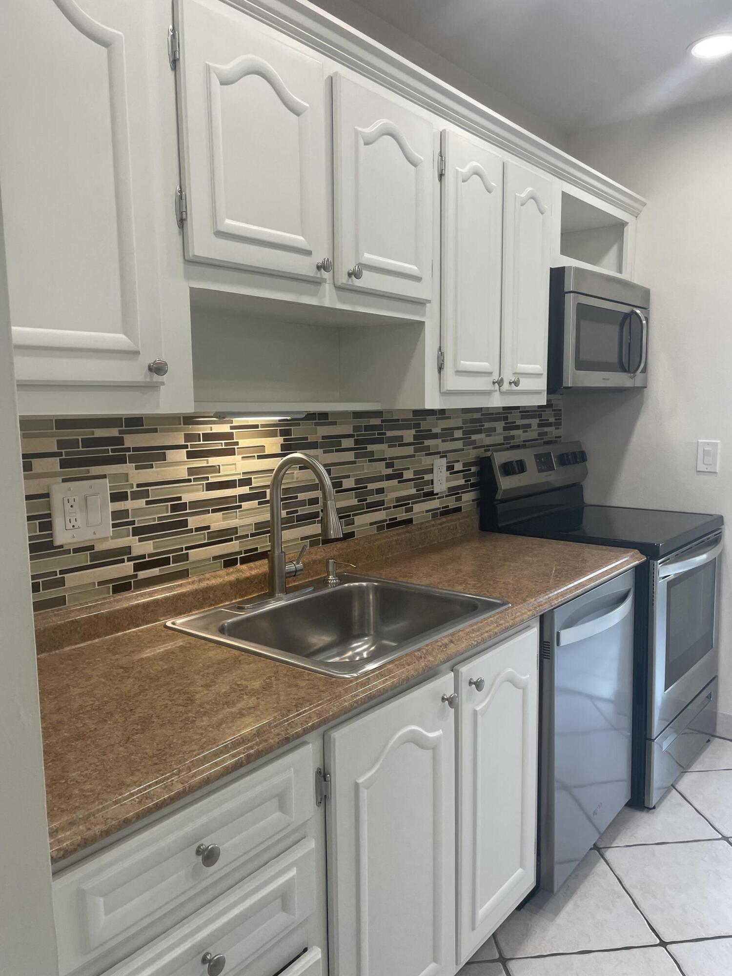 VILLAGES OF ORIOLE ABBEY - Residential Lease