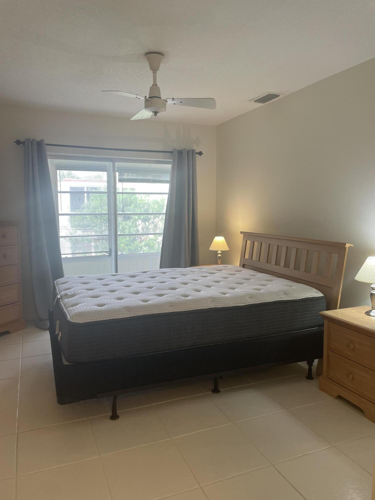 VILLAGES OF ORIOLE ABBEY - Residential Lease