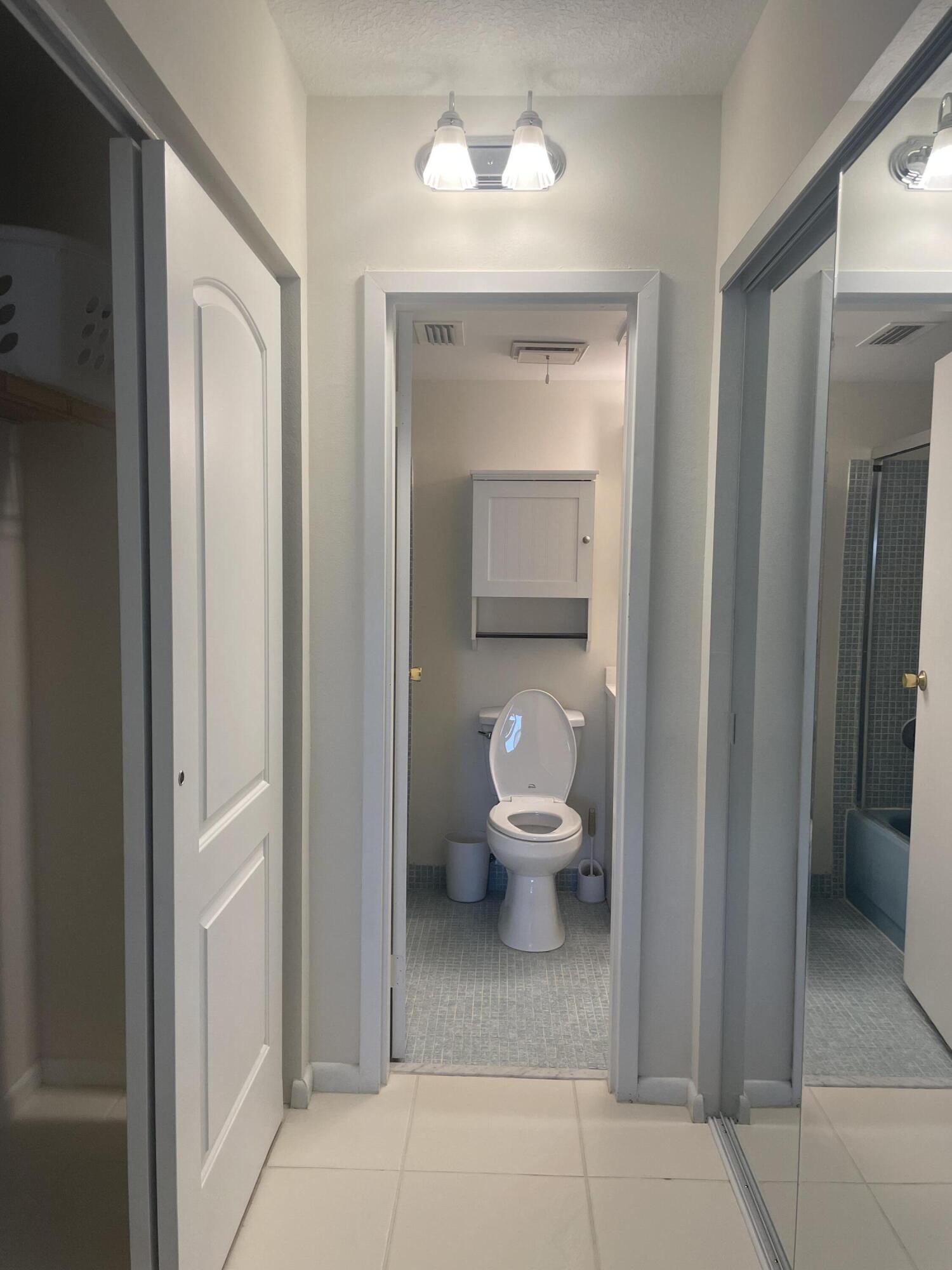 VILLAGES OF ORIOLE ABBEY - Residential Lease