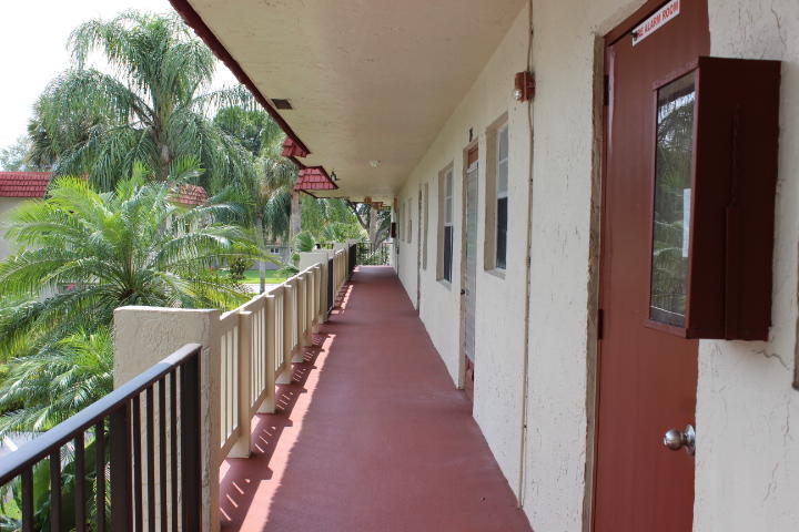 VILLAGES OF ORIOLE ABBEY - Residential Lease