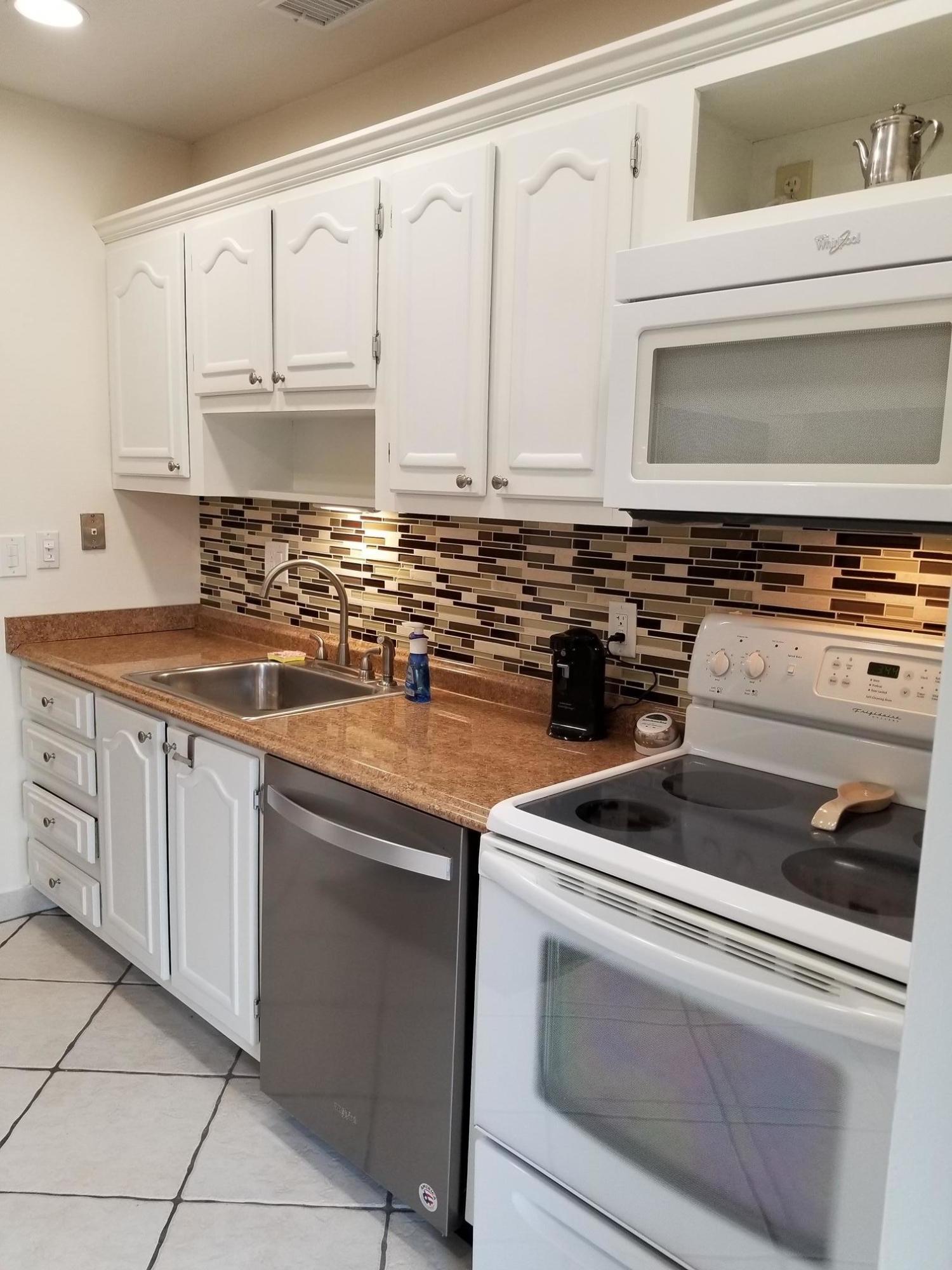 VILLAGES OF ORIOLE ABBEY - Residential Lease