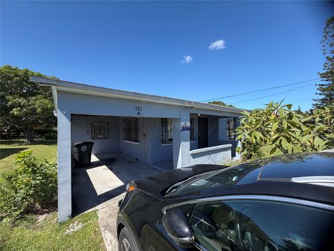 703 N 17th St Fort Pierce FL 34950
