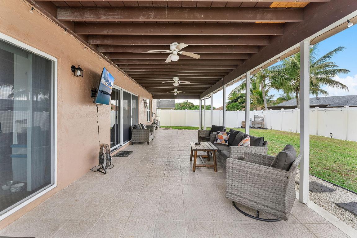 LAKES OF SHERBROOKE - Residential