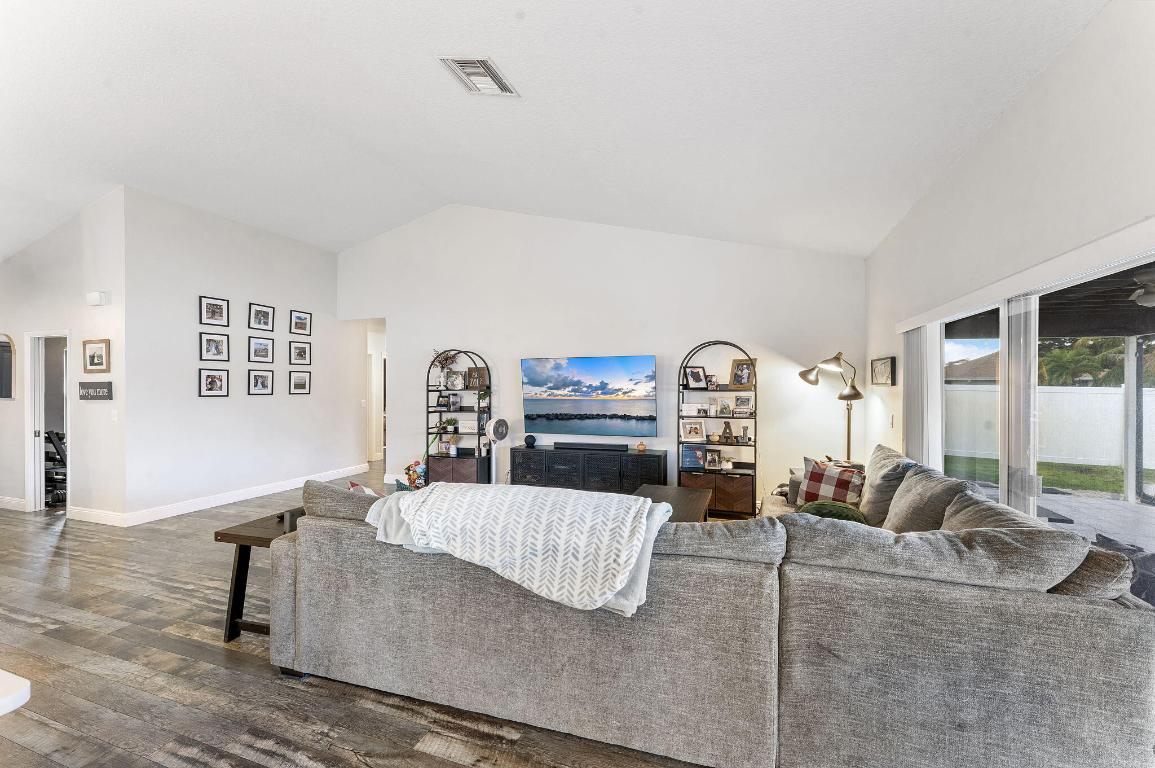 LAKES OF SHERBROOKE - Residential