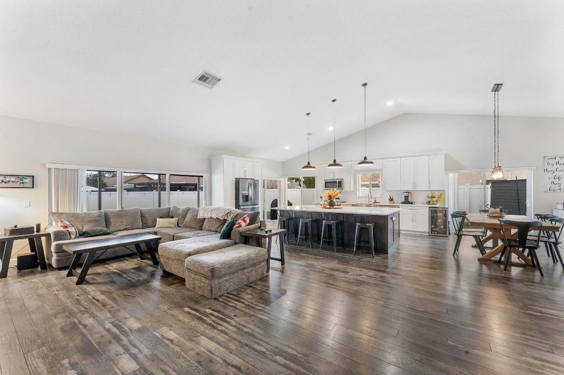 LAKES OF SHERBROOKE - Residential