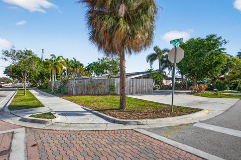 Tiny photo for 3792 NE 19th Avenue, Oakland Park, FL 33308 (MLS # R11150557)