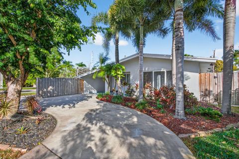 Photo of 3792 NE 19th Avenue, Oakland Park, FL 33308 (MLS # R11150557)