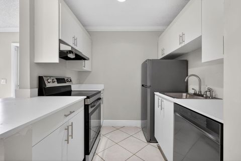 24 Crossings Circle D Boynton Beach FL 33435