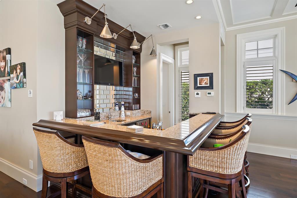 YACHT CLUB - Residential