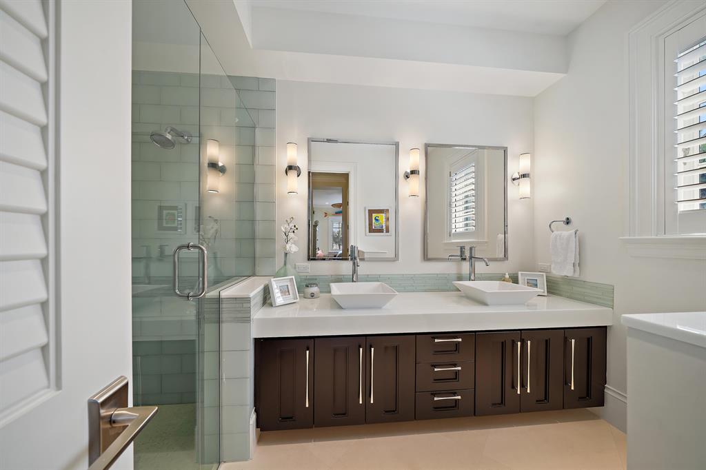 YACHT CLUB - Residential