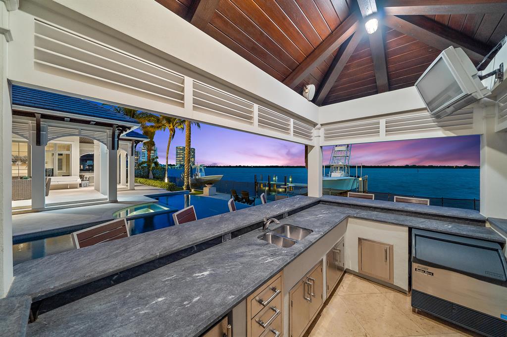 YACHT CLUB - Residential