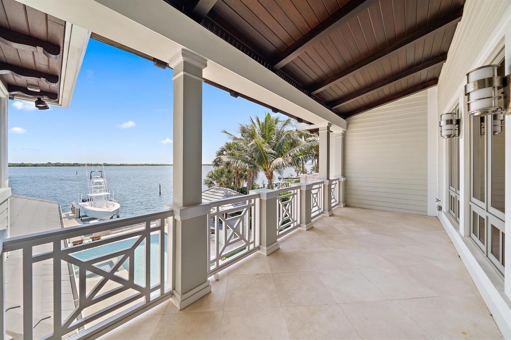 YACHT CLUB - Residential