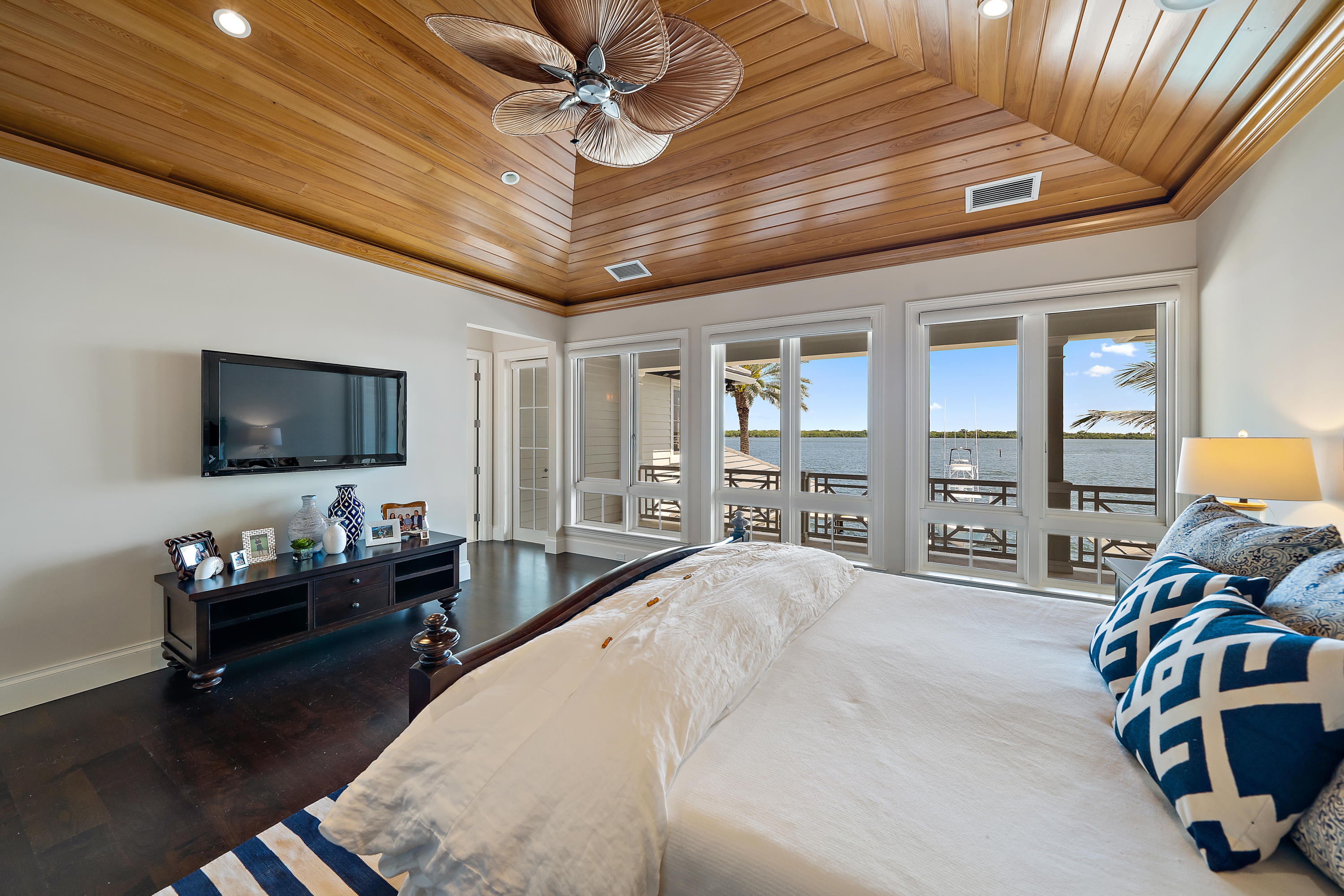 YACHT CLUB - Residential