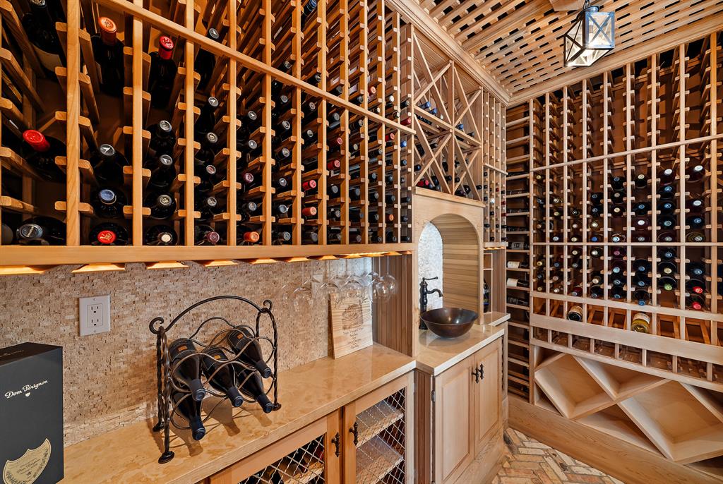 YACHT CLUB - Residential