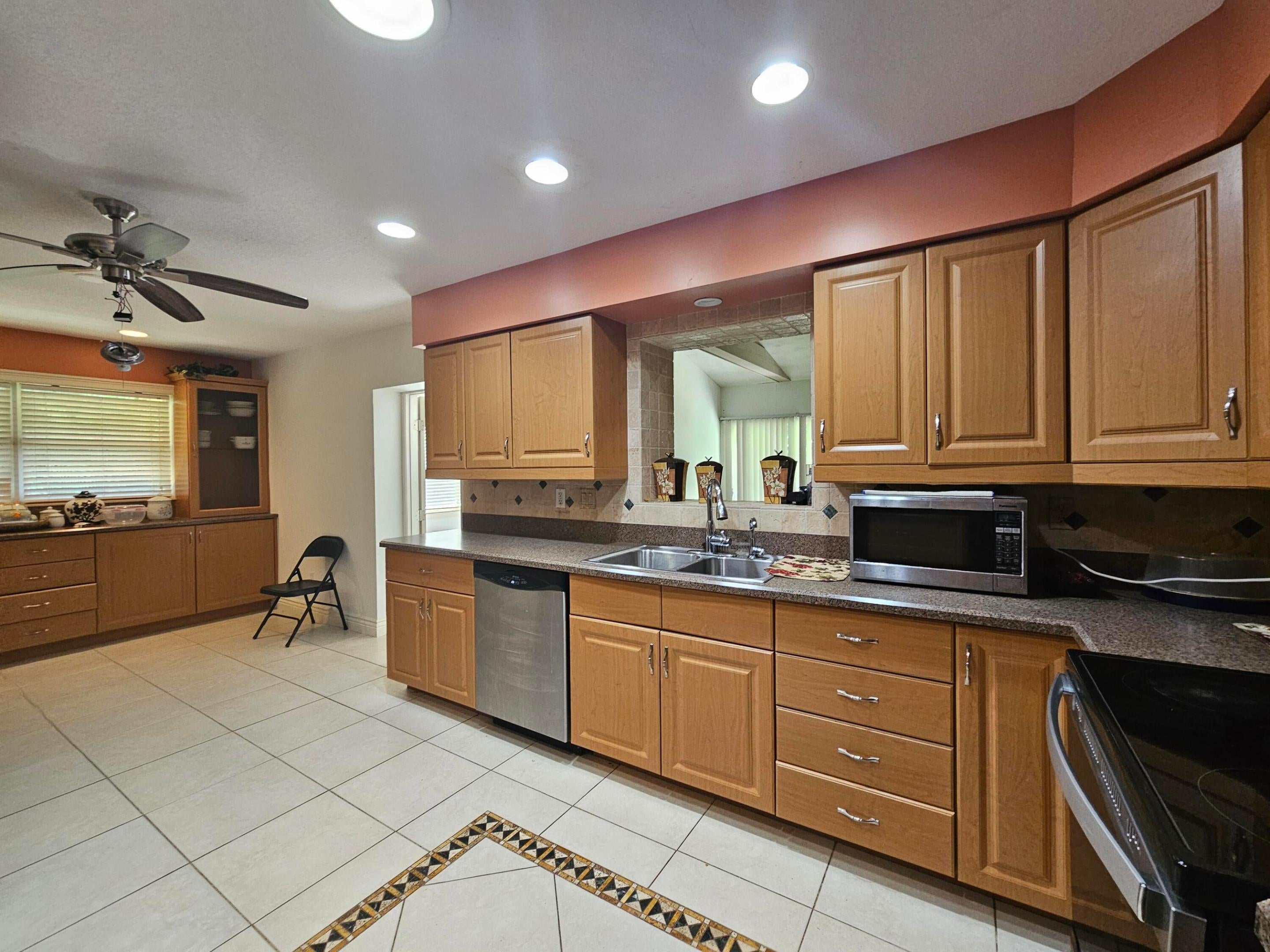 286 NE Brunson Court