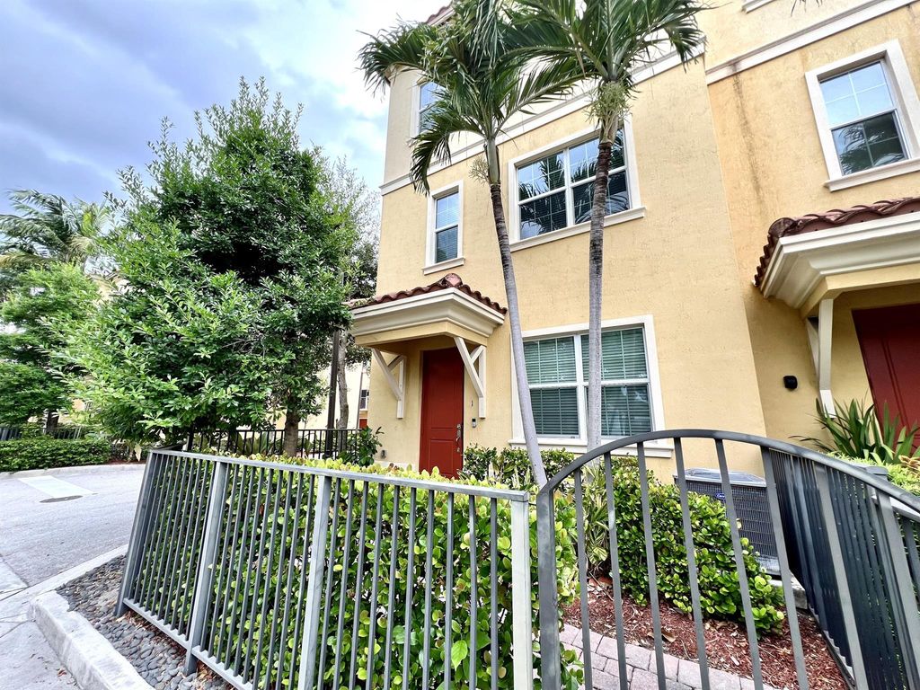 Photo of 224 S Federal Highway #1, Lake Worth Beach, FL 33460 (MLS # R11014336)