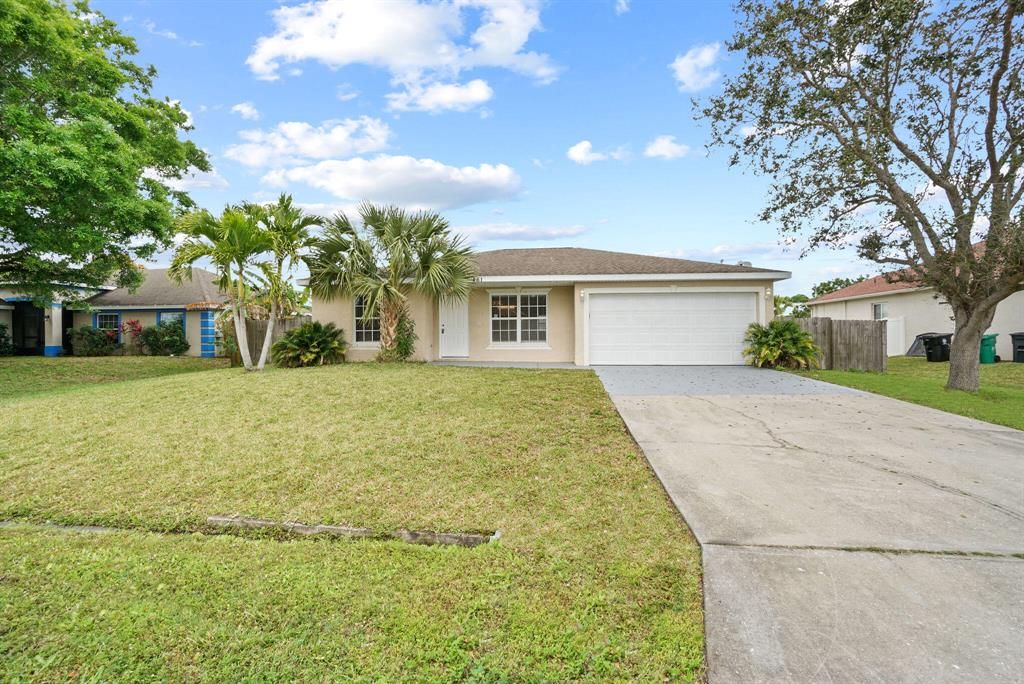 Photo of 461 SW Dolores Avenue, Port St Lucie, FL 34983 (MLS # R10867222)