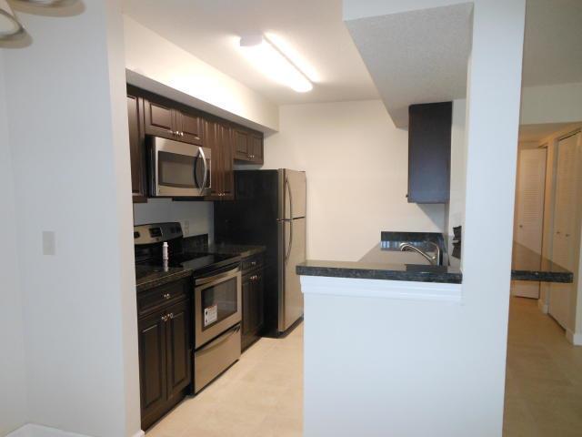 815 W Boynton Beach Boulevard 8-105, Boynton Beach, FL, 33426/$195,000 4 815 W Boynton Beach Boulevard 8-105