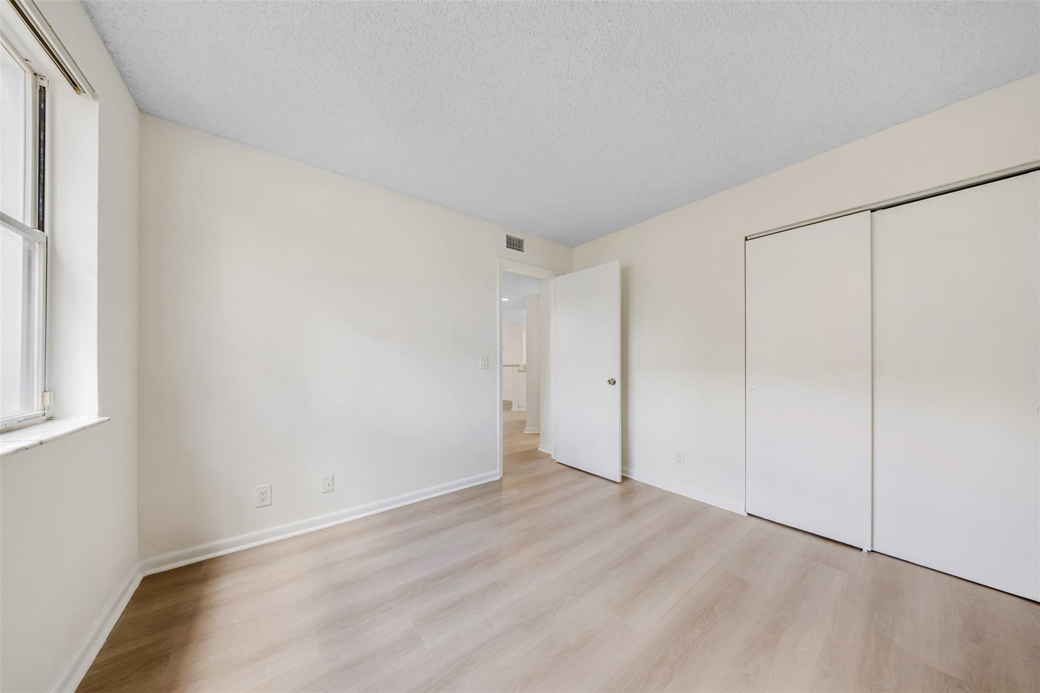 EDGEWATER CONDO - Residential Lease