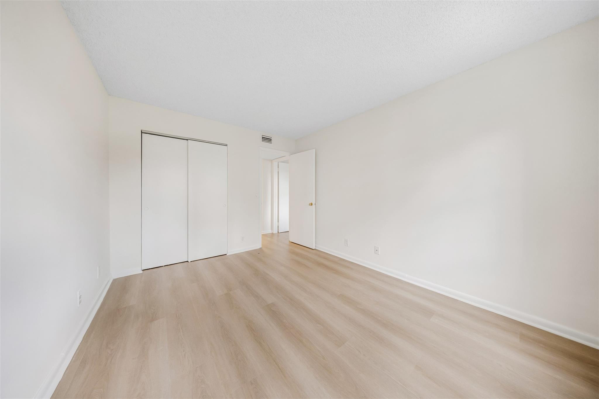 EDGEWATER CONDO - Residential Lease