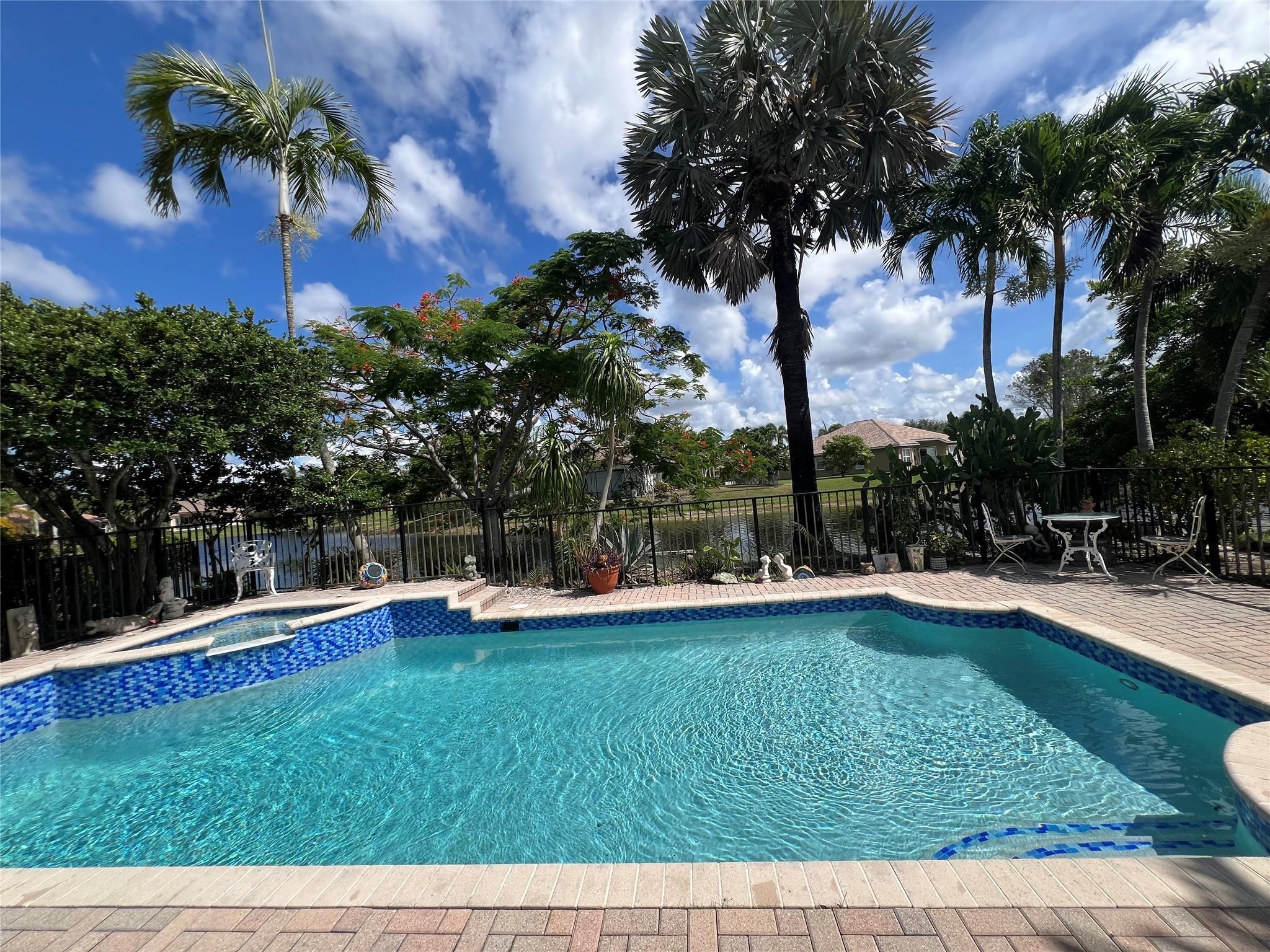 PARKLAND ISLES - Residential