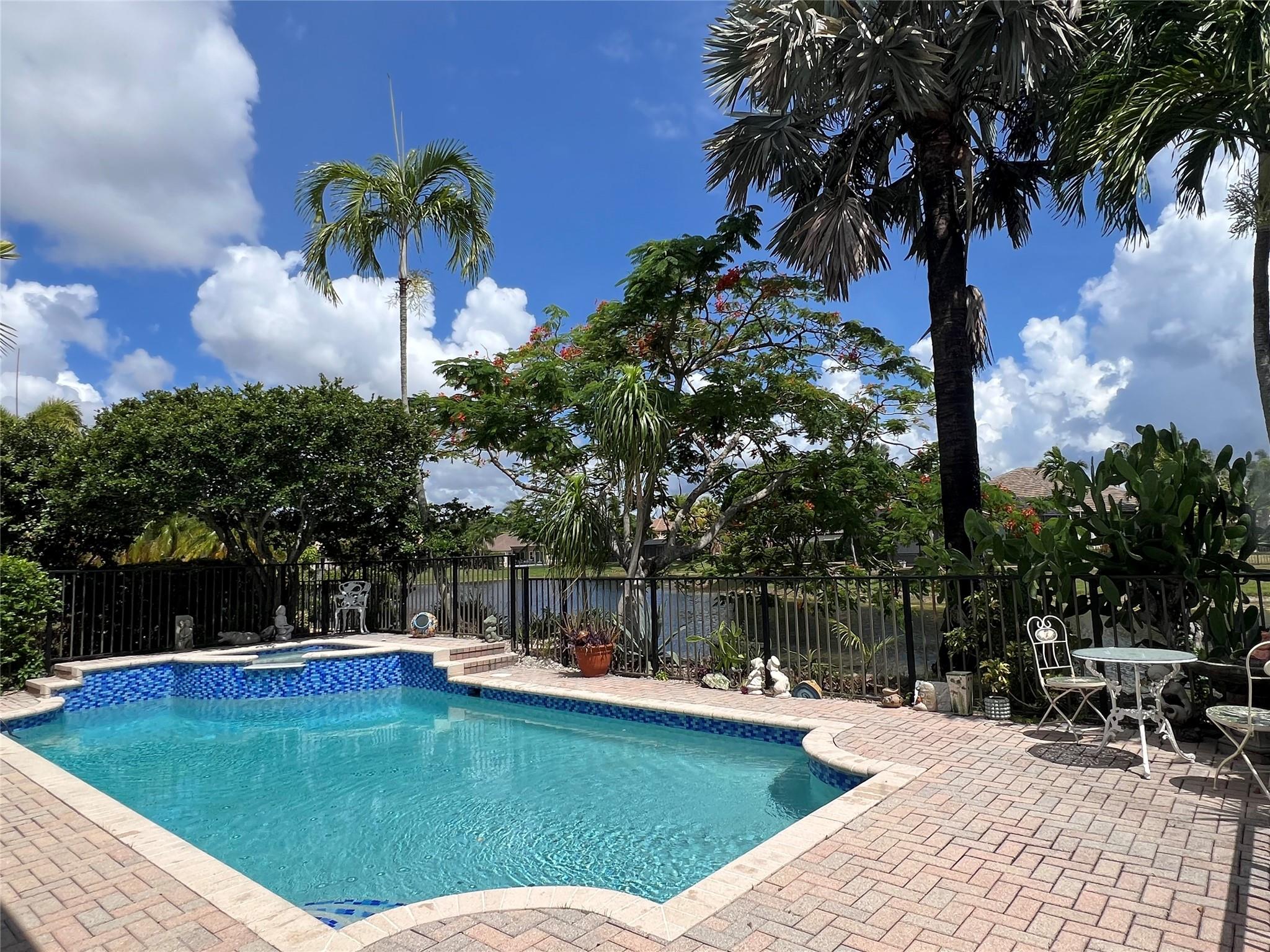 PARKLAND ISLES - Residential