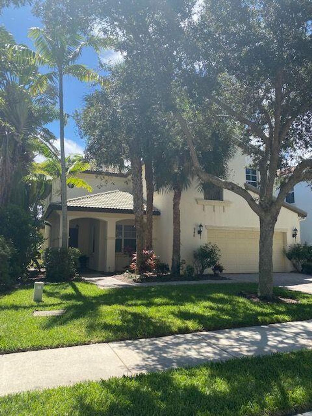Photo of 946 Mill Creek Drive, Palm Beach Gardens, FL 33410 (MLS # R10823718)