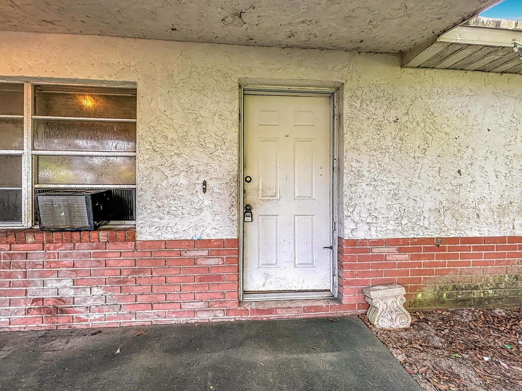 Photo of 2930 MIDDLE Road, Fort Pierce, FL 34981 (MLS # B26080697)