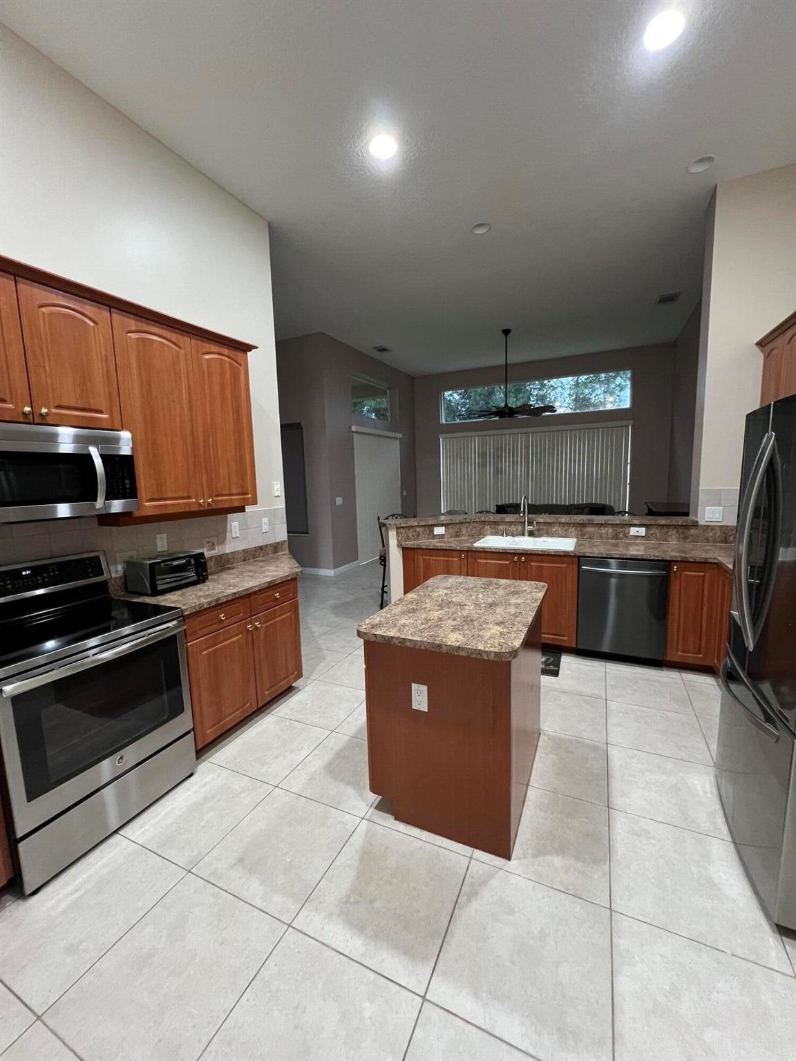 LAKE CHARLES PHASE 2E - Residential Lease