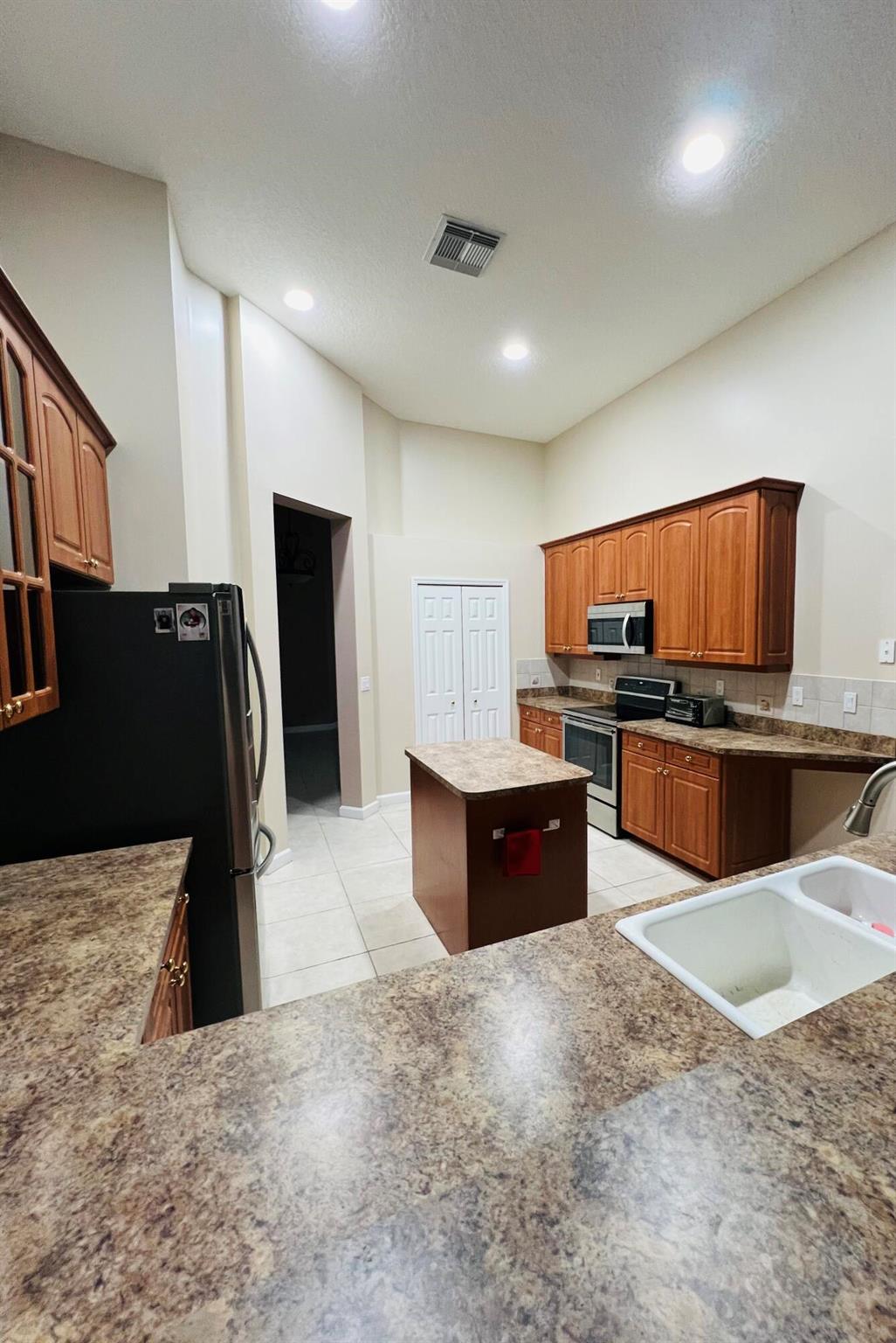 LAKE CHARLES PHASE 2E - Residential Lease