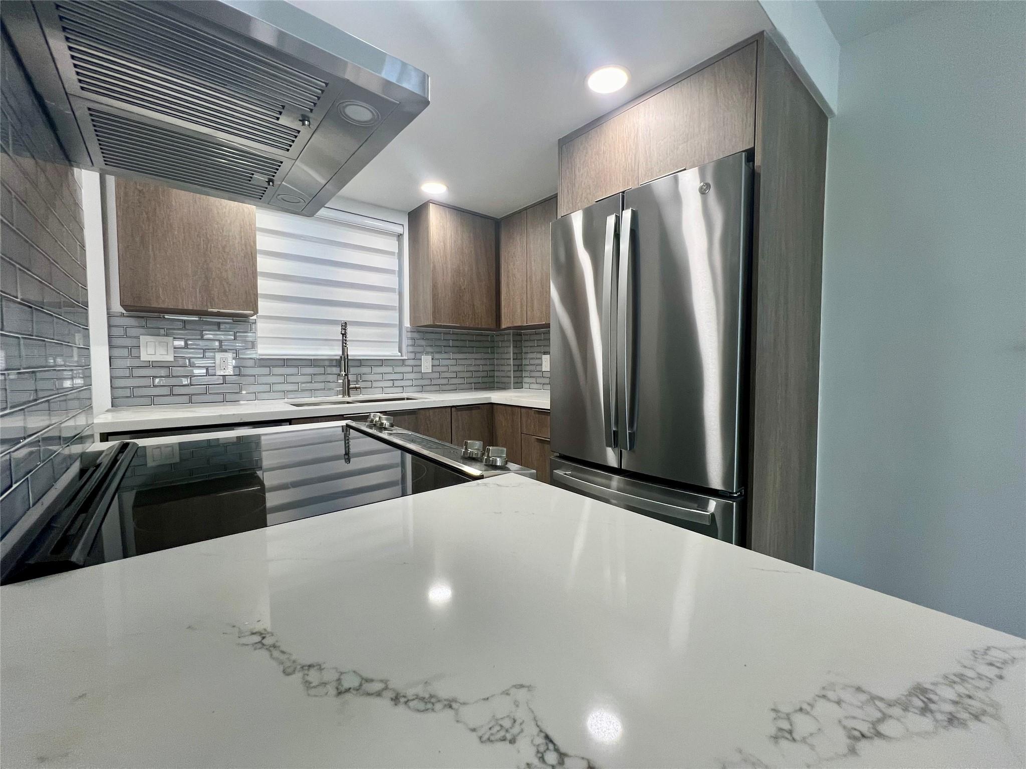 Amazing Corner Unit with Dock Slip for your Boat. Completely remodeled, 2 Bed 2 Bath walking distance to Beach, shopping and Restaurants. Ready to move in, Located in the heart for Fort Lauderdale, near Port Everglades, Airport and Mayor Highways. Must see