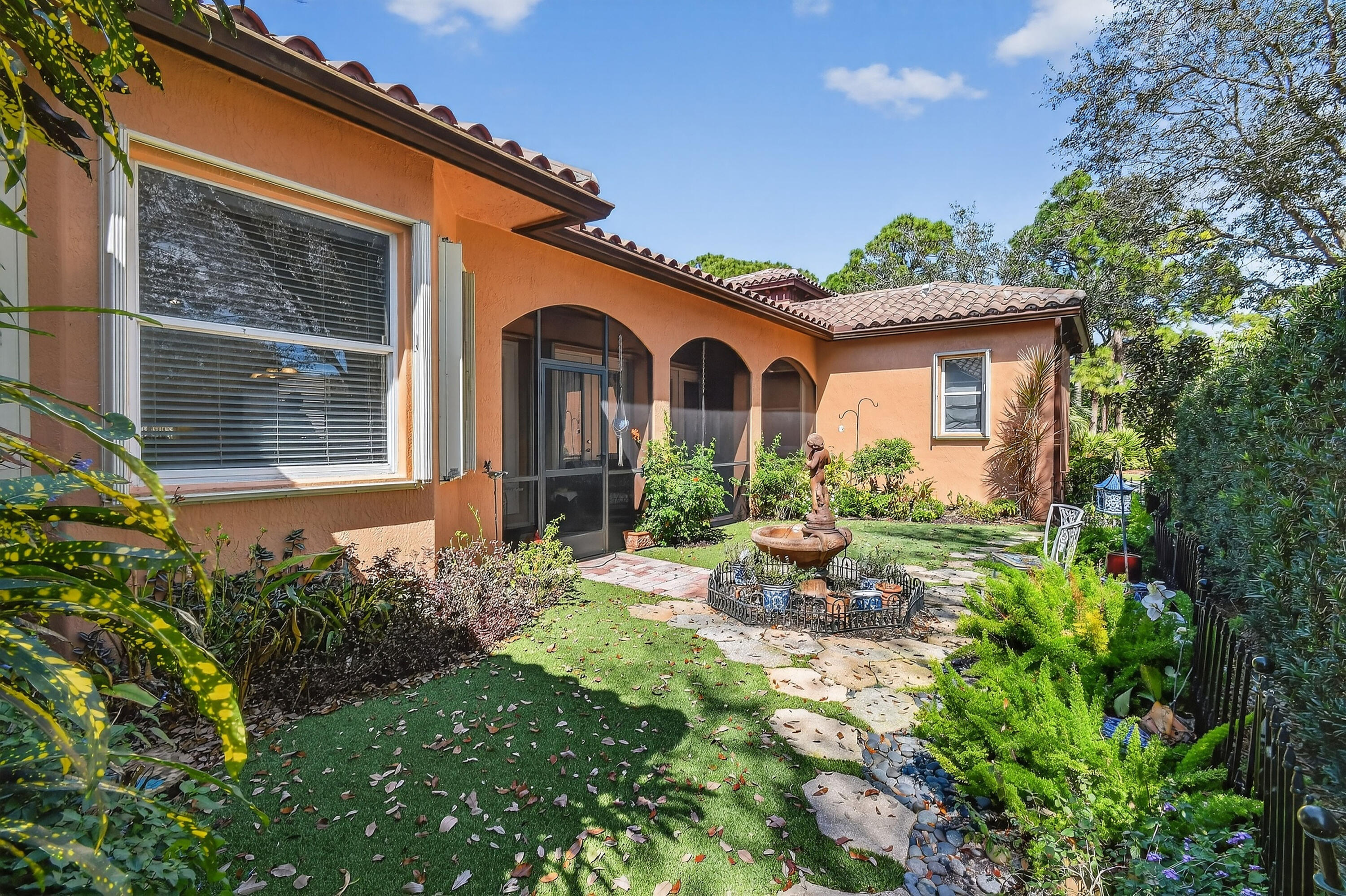 VALENCIA AT ABACOA - Residential