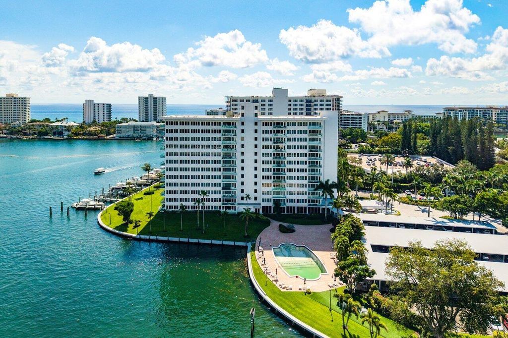 Photo of 701 E Camino Real Real #Apt 9g, Boca Raton, FL 33432 (MLS # B26022431)