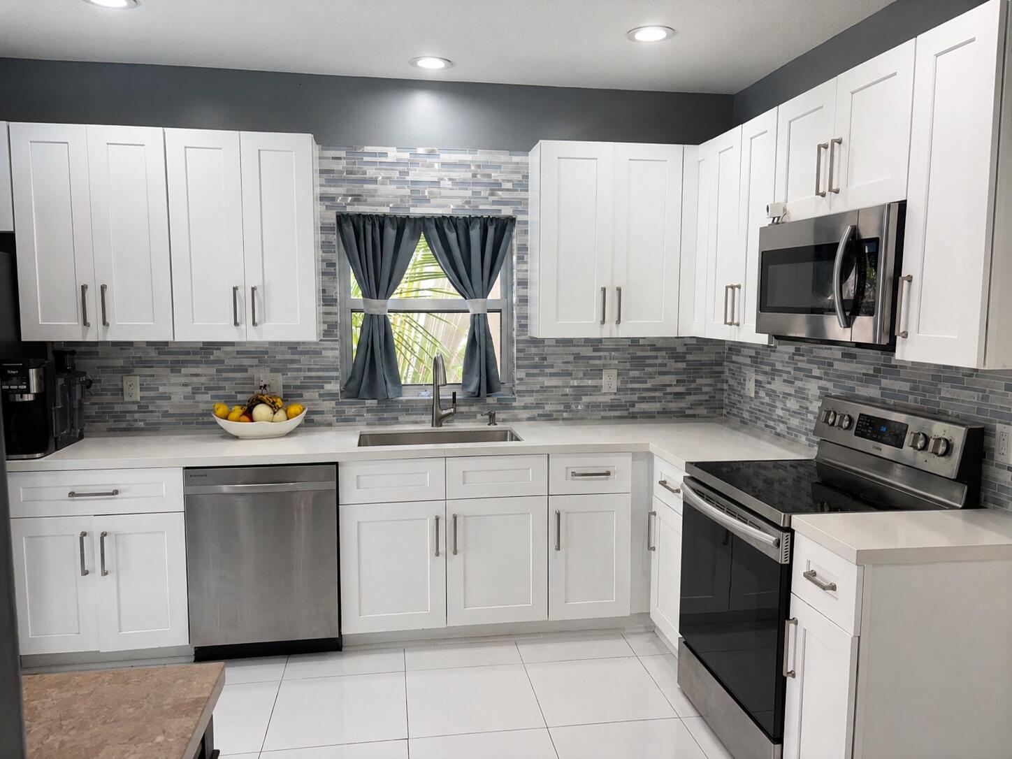 WOODSIDE ESTATES - Residential
