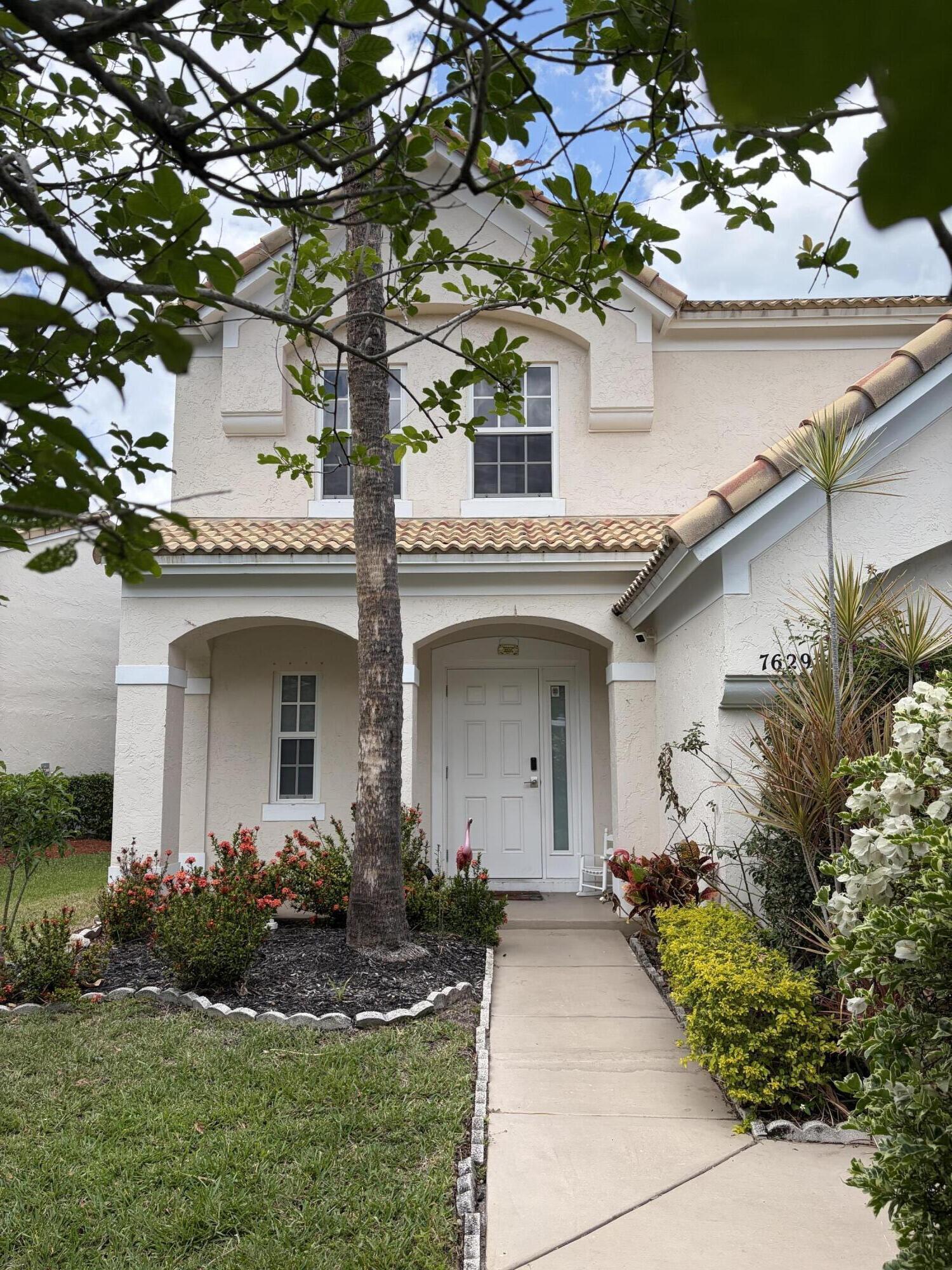 WOODSIDE ESTATES - Residential