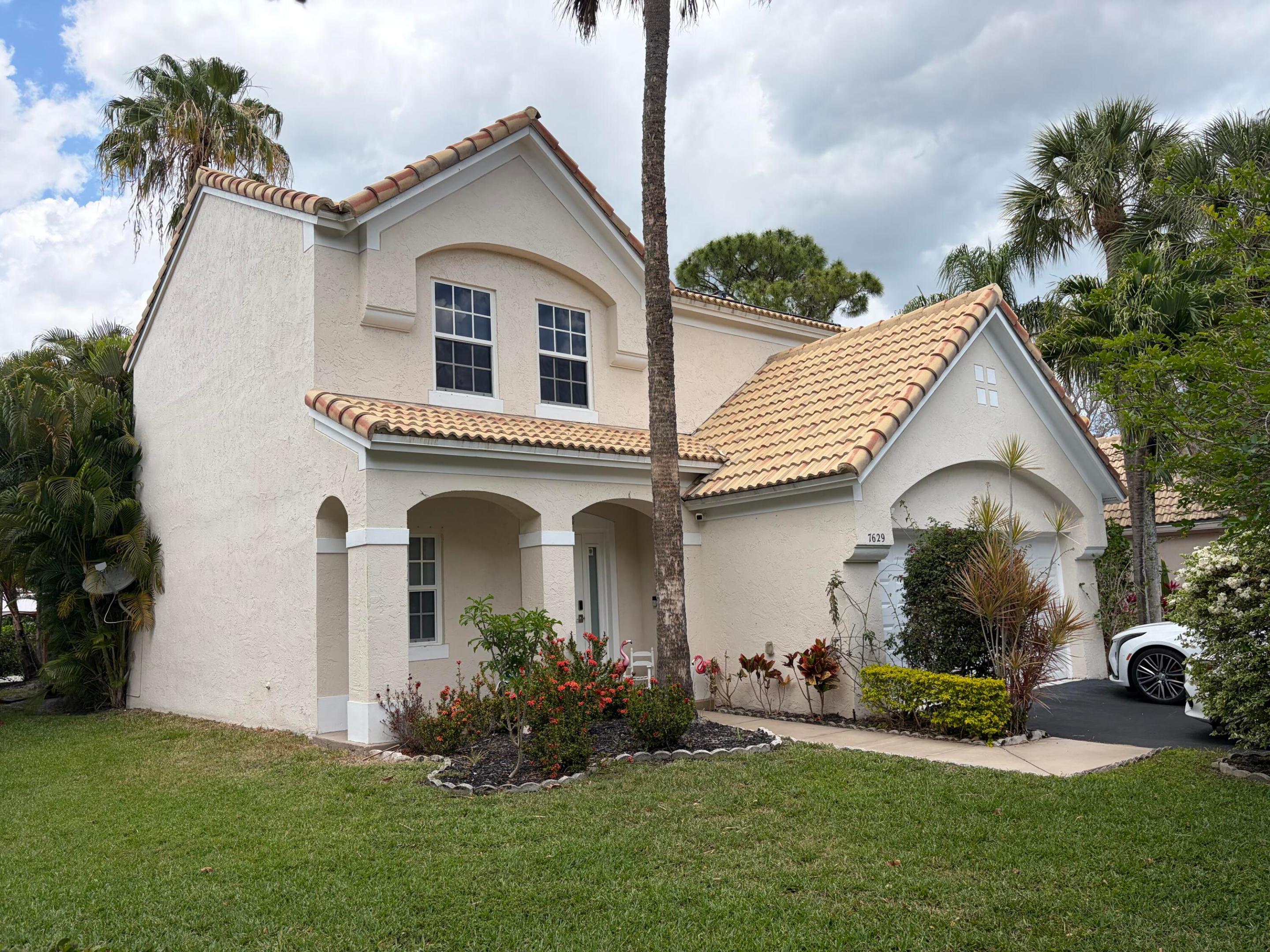 WOODSIDE ESTATES - Residential